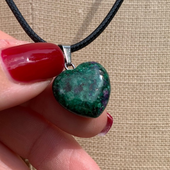 Handmade Genuine Stone Heart Amulet Necklace - Picture 4 of 15